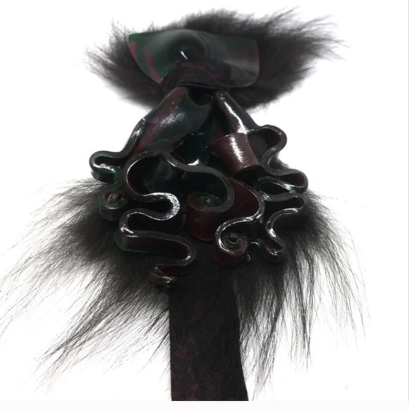 Guillotine Sculpted Bow Tie: Maleficent - Picture 7 of 9